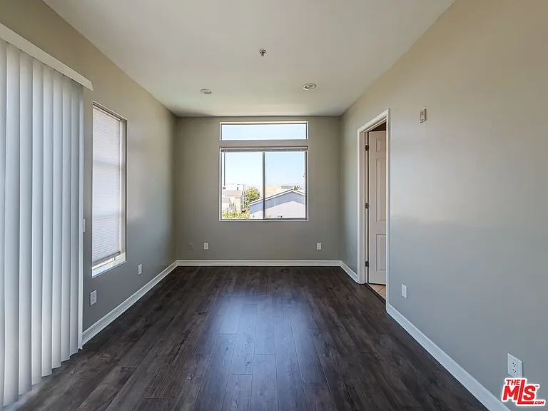 5237 Willowcrest Ave #105 — Photo 24