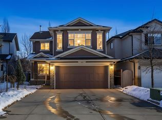 153 W Harvest Grove Close NE, Calgary, AB T3K 4T7