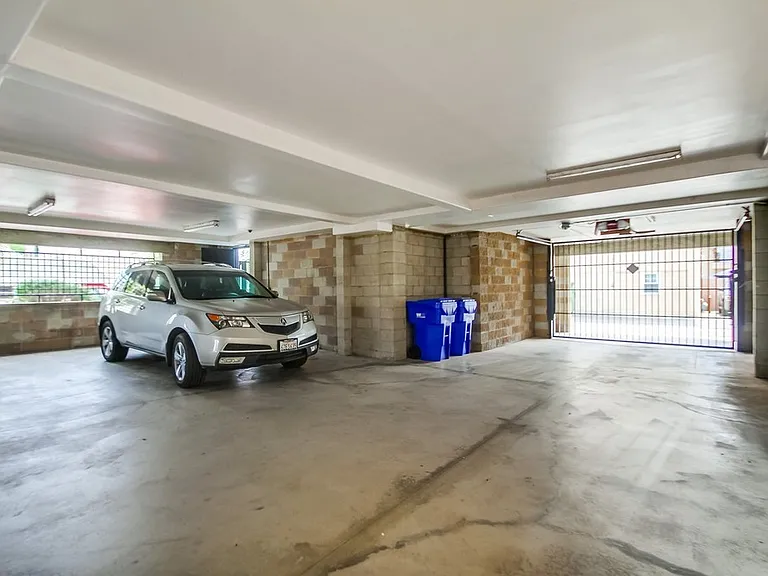 200 Pine St #2 — Photo 8
