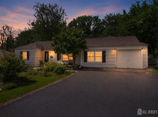 19 Stephenville Pkwy, Edison, NJ 08820