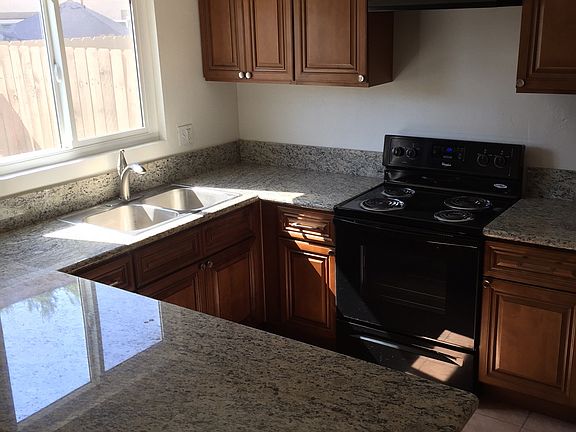 5th image of 949 N Vineyard Ave APT 4