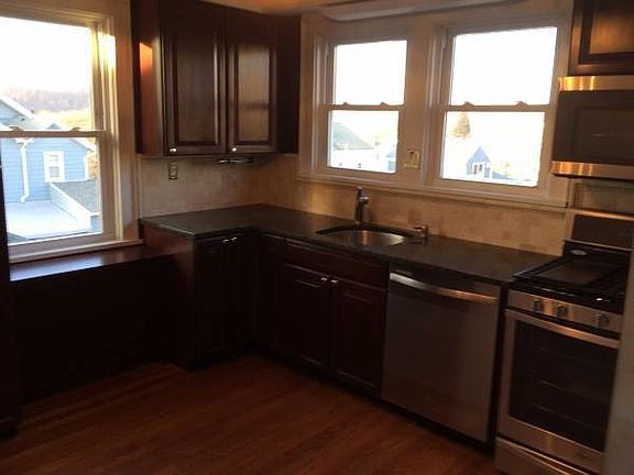 3rd image of 48 Park Ln