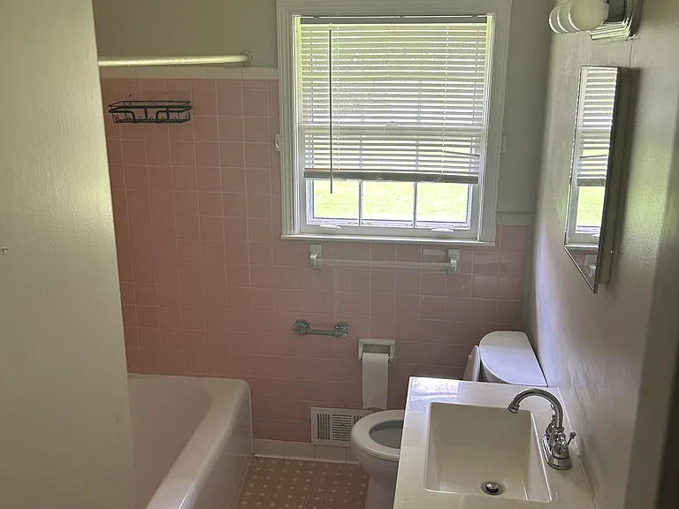 417 Dahlonega St — Photo 8