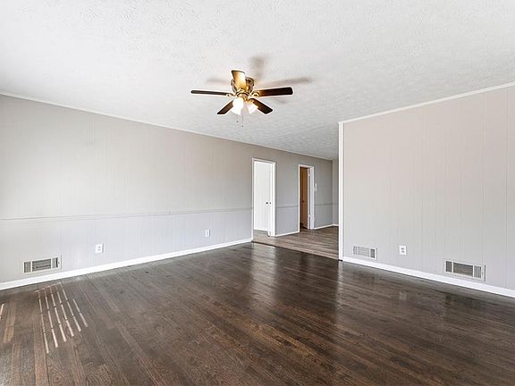 3rd image of 850 King Rd