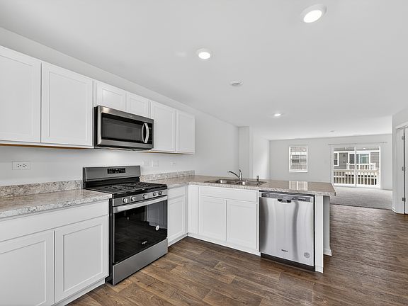 4th image of 3831 Currant Ln