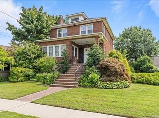 407 Rugby Rd, Cedarhurst, NY 11516