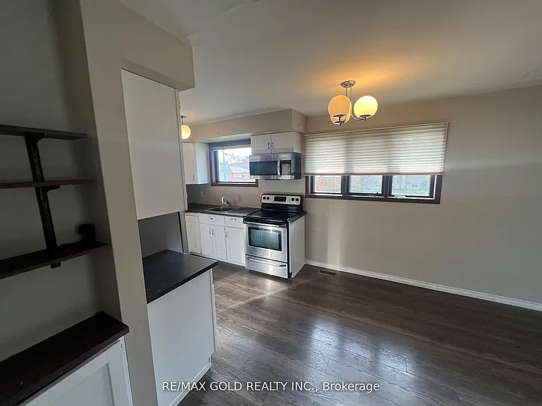 979 Wellington St — Photo 9