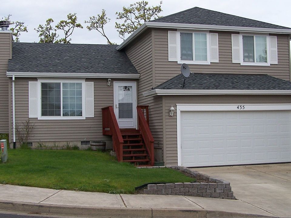 Handsome Tri-Level Home on a Quiet cul-de-sac