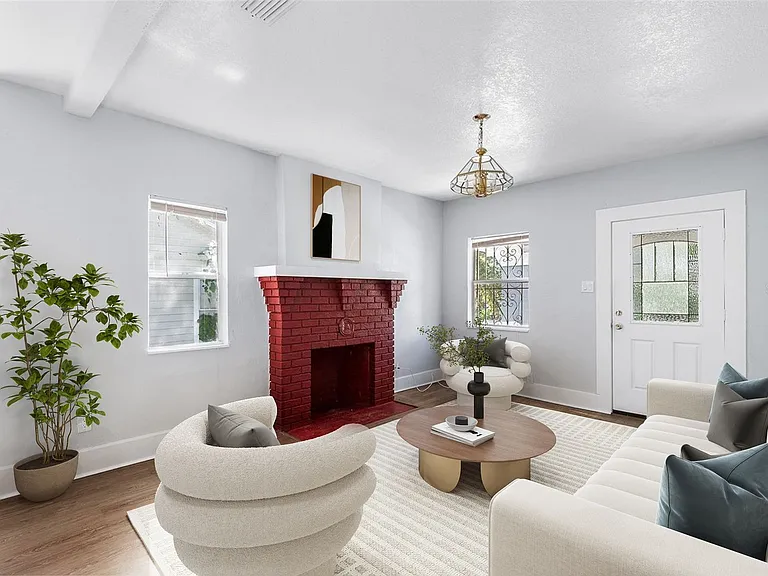811 W Amelia Ave — Photo 3