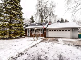 915 Birchwood Rd, Aurora, IL 60505