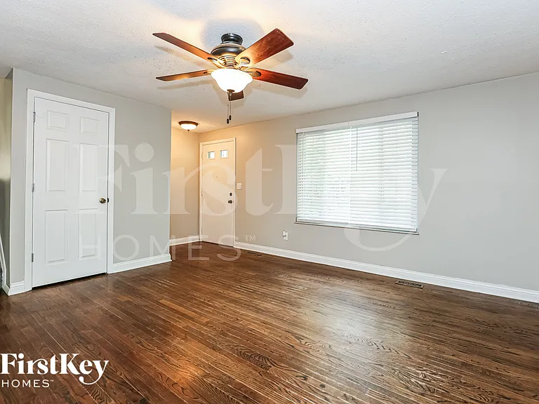 4207 Edinburgh Dr — Photo 4