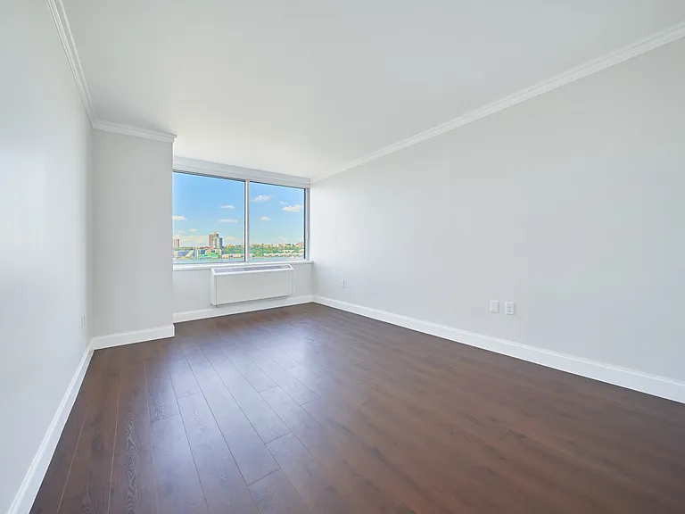 160 Riverside Blvd #15P — Photo 8