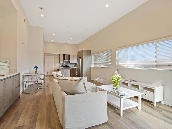 3rd image of 8532 Cashio St #401