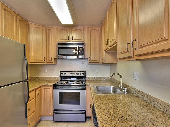 3rd image of 570 University Ave APT 26