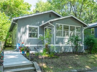 1027 27th St, Des Moines, IA 50311