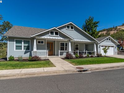1788 NE Reagan Dr, Roseburg, OR, 97470
