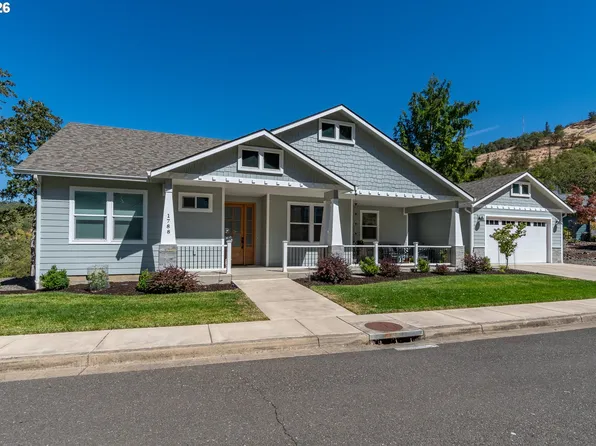1788 NE Reagan Dr, Roseburg, OR 97470