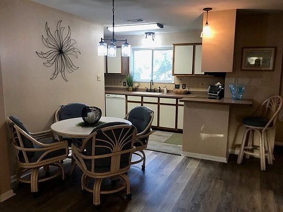 3rd image of 209 Forest Hls APT 234