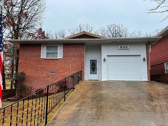 2nd image of 908 S Manor Dr