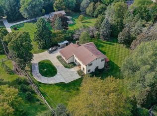 11540 N Parkview Dr, Mequon, WI 53092