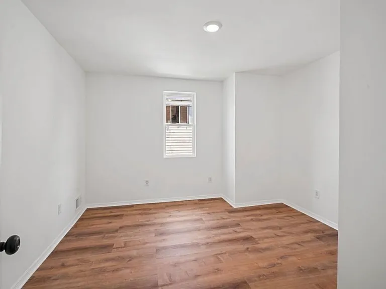 317 Anthony St — Photo 18