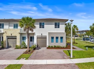 511 Pioneer Way, Royal Palm Beach, FL 33411