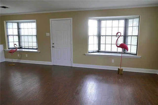 3 bed, 2.0 bath, 1949 sqft, $2,100 — Photo 4