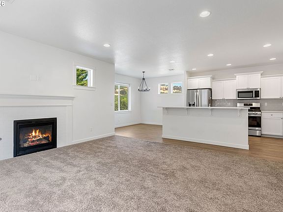 4th image of 2601 Ericksen Way