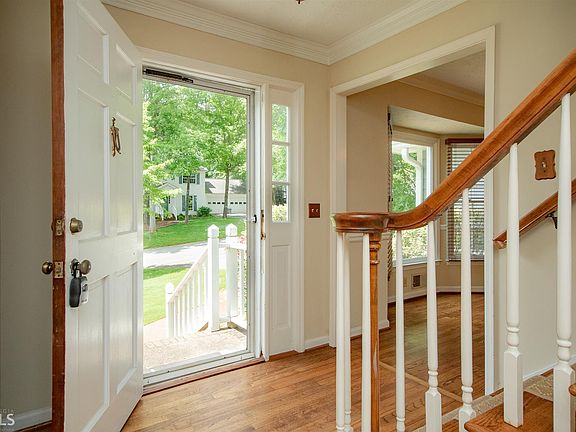 5th image of 171 Knollwood Dr