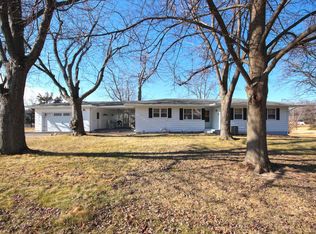 5 Hilltop Dr, Decatur, IL 62521