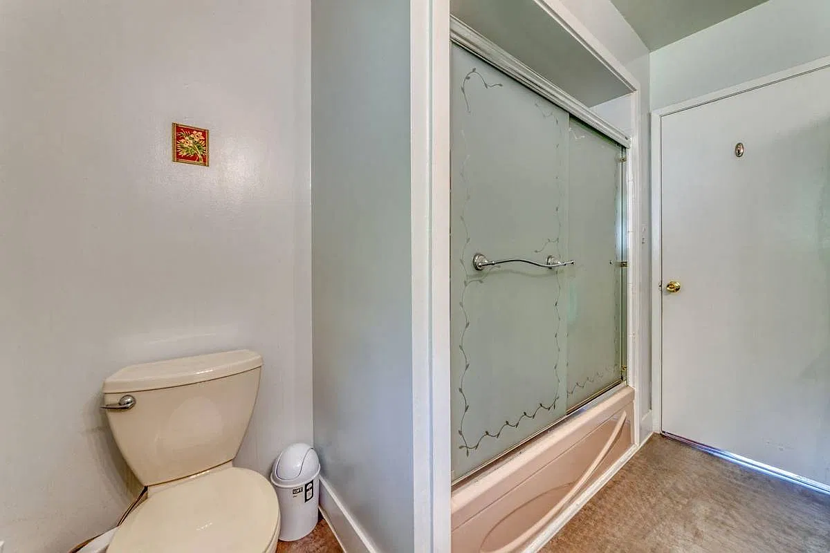 3 bed, 1.5 bath, 1400 sqft, $4,000 — Photo 2
