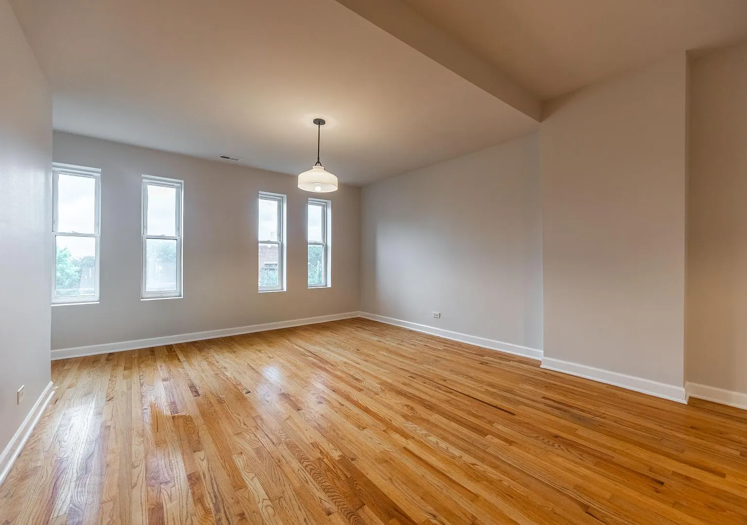 3 bed, 1300 sqft, $3,500 — Photo 4