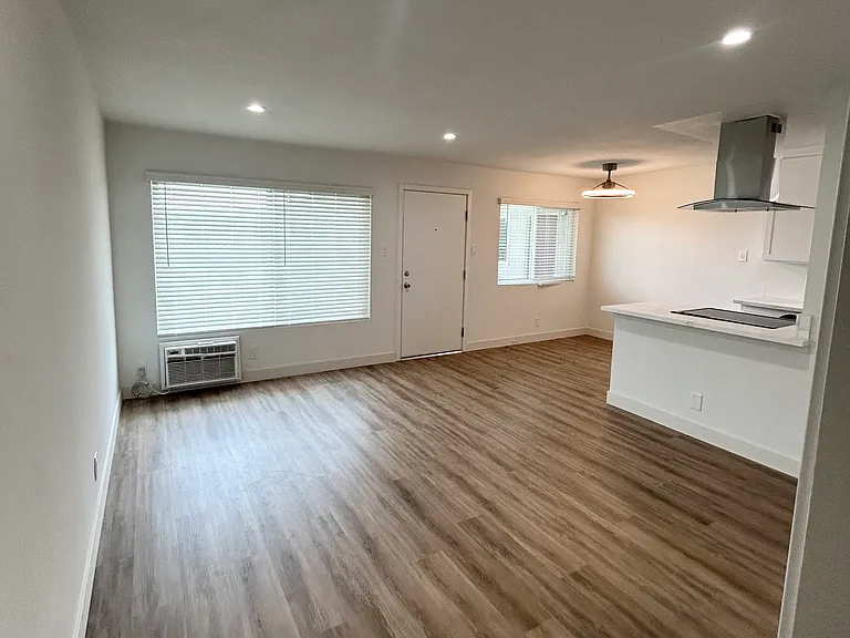 2425 Carson St #20 — Photo 2