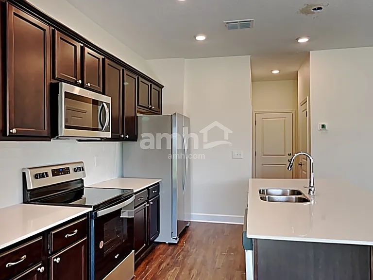 2128 Saffron Walden Dr — Photo 4