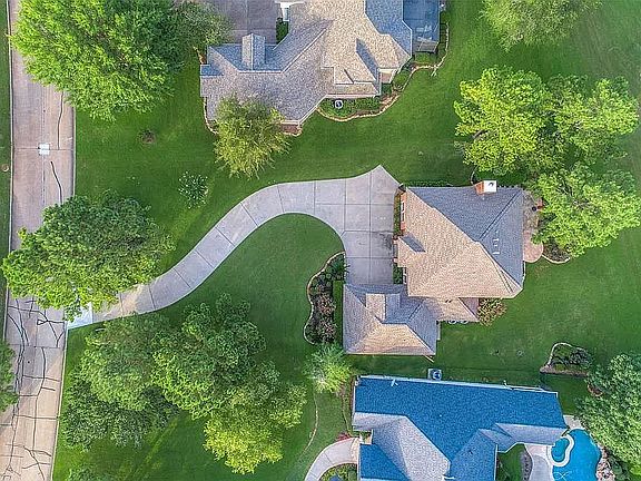 3rd image of 926 Bentwater Dr