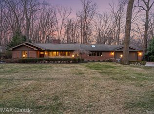 16800 Bell Creek Ln, Livonia, MI 48154