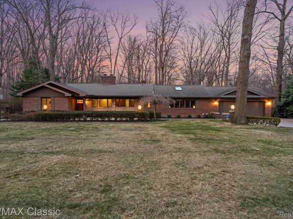 16800 Bell Creek Ln, Livonia, MI 48154