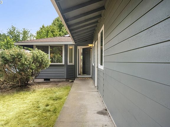 4th image of 10910 SW Garden Park Pl