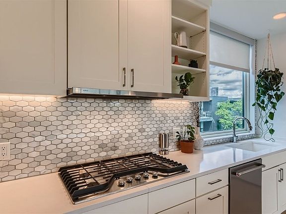 5th image of 900 S 1st St #421