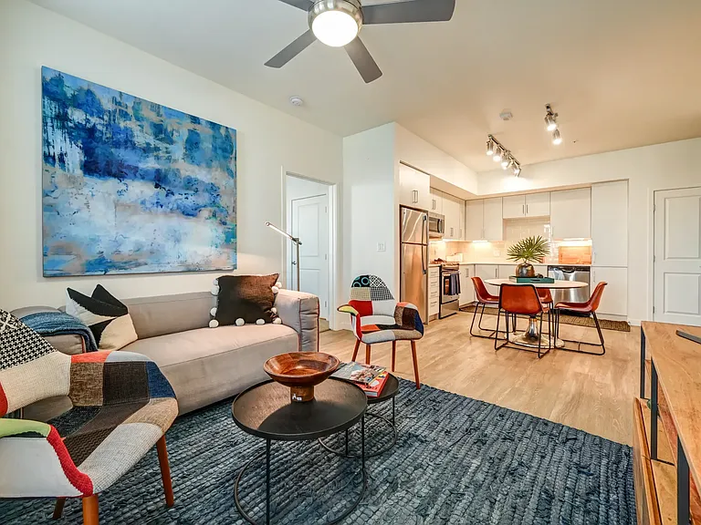 Castile Apartments — Photo 31