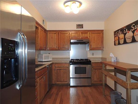 3rd image of 10707 W 116th Ter