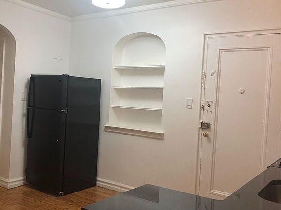 5th image of 4301 46th St APT 5L