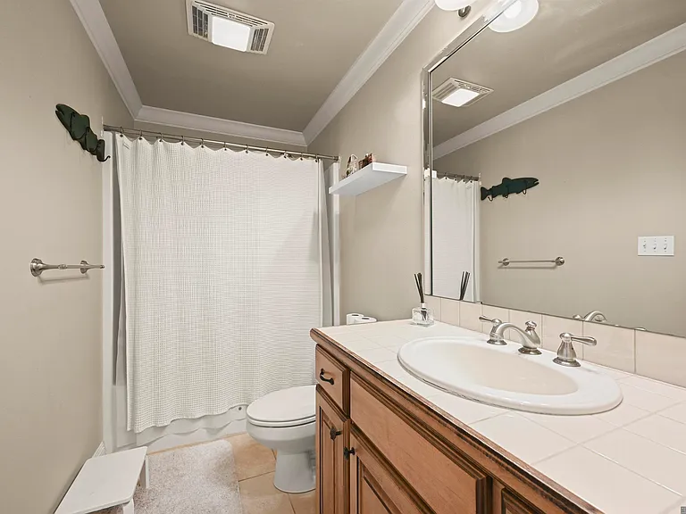 6852 False River Rd — Photo 13