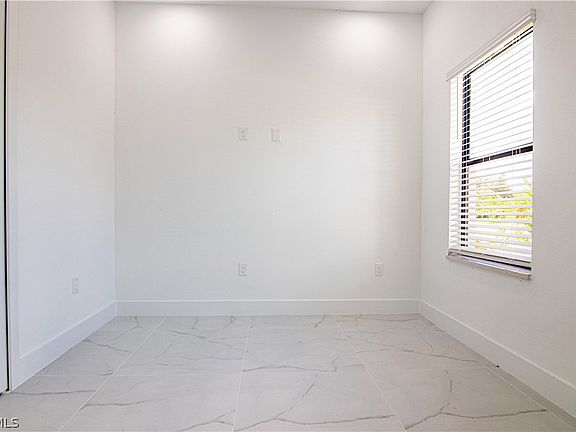 5th image of 1836 Lindsay St