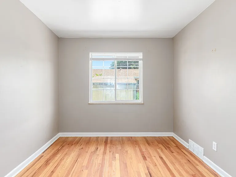 1385 S Grant St — Photo 18
