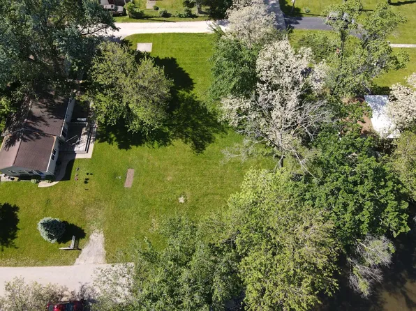 325 West PARK STREET, Silver Lake, WI 53170