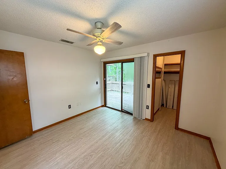 2260 W University Ave — Photo 14