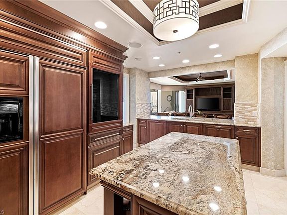 4th image of 4021 Gulf Shore BLVD N #2104