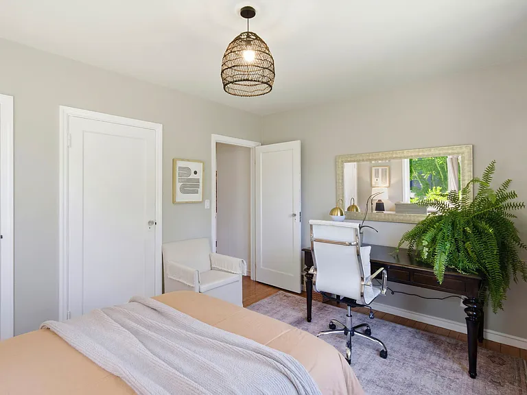 284 E Blithedale Ave — Photo 34