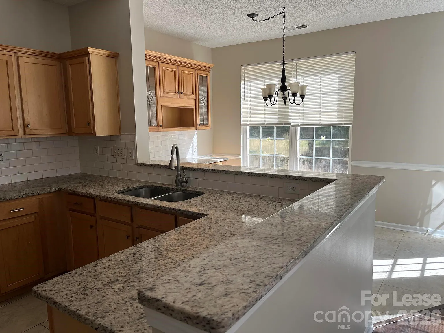 3 bed, 2.5 bath, 1884 sqft, $2,125 — Photo 3